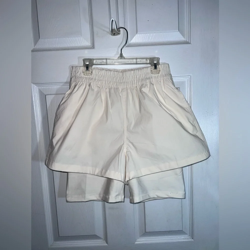 WEWOREWHAT Windbreaker Hi Waist Biker Shorts Off-White Size M
